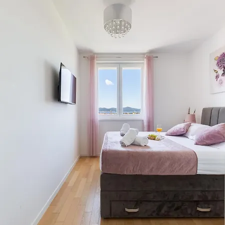 Stella Maris 2bdr, Balcony, Sea View, Garage, Bbq *