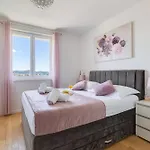 Apartman Stella Maris 2bdr, Balcony, Sea View, Garage, Bbq