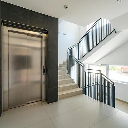 Stella Maris 2bdr, Balcony, Sea View, Garage, Bbq