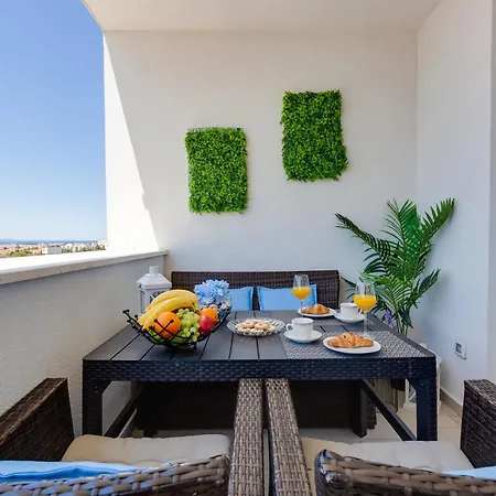 Stella Maris 2bdr, Balcony, Sea View, Garage, Bbq Apartman