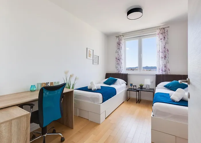 Stella Maris 2bdr, Balcony, Sea View, Garage, Bbq Apartment *