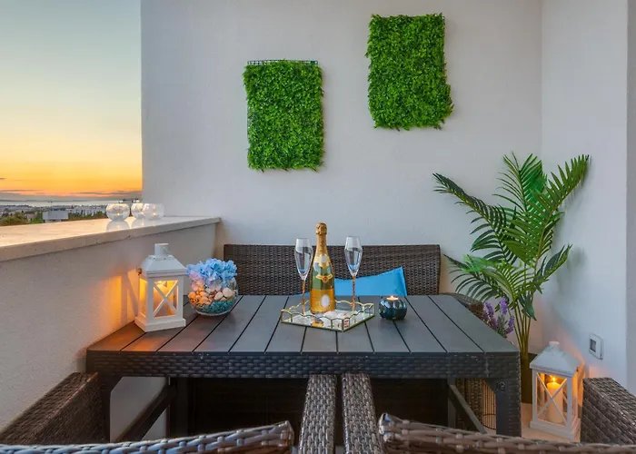 Stella Maris 2bdr, Balcony, Sea View, Garage, Bbq