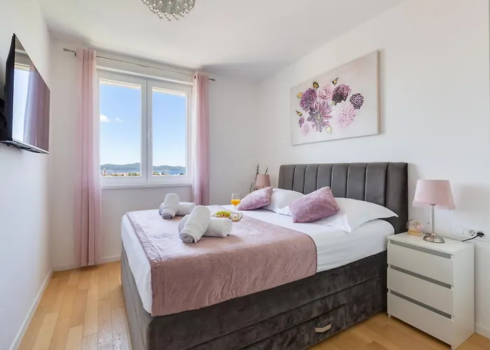 Apartment Stella Maris 2bdr, Balcony, Sea View, Garage, Bbq