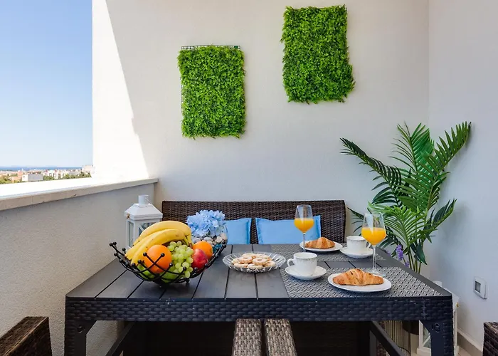 Stella Maris 2bdr, Balcony, Sea View, Garage, Bbq Apartment *