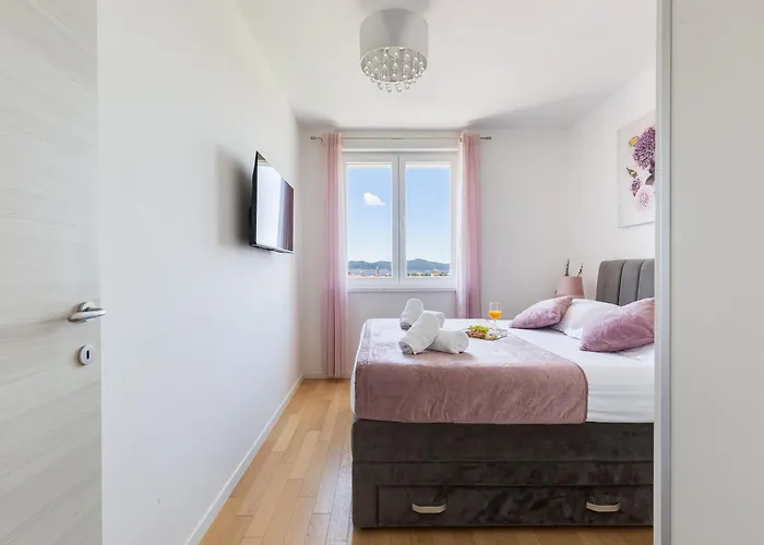 Stella Maris 2bdr, Balcony, Sea View, Garage, Bbq *