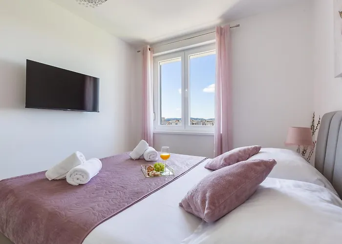 Stella Maris 2bdr, Balcony, Sea View, Garage, Bbq Apartment *