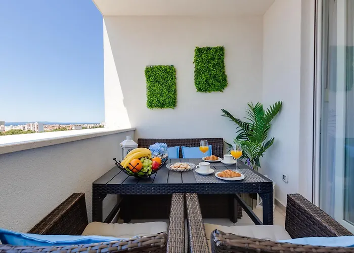 Stella Maris 2bdr, Balcony, Sea View, Garage, Bbq Apartment